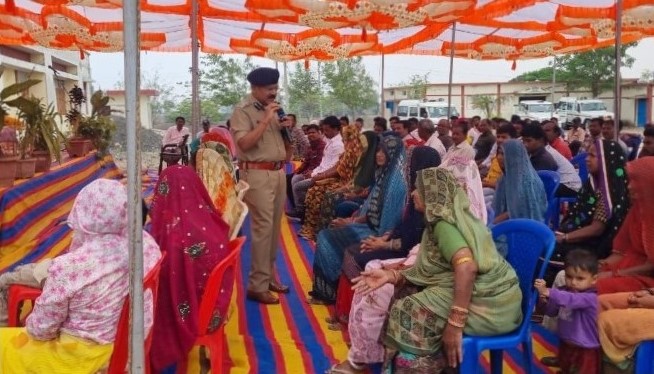 SP Manoj Kumar Singh interacted with the villagers