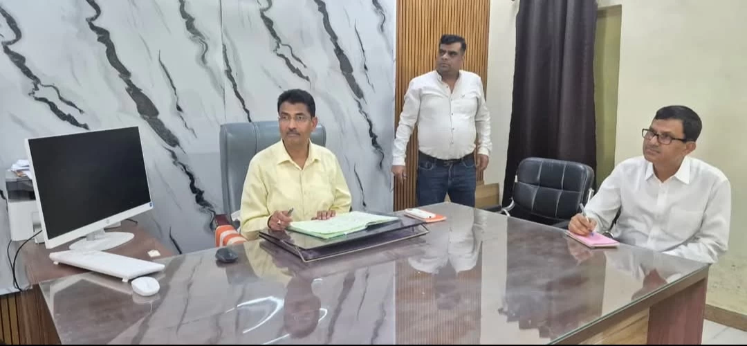Collector Conducts Surprise Inspections of Offices
