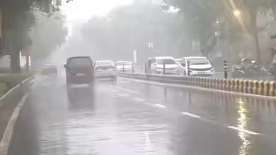दिल्ली-एनसीआर में सुबह से मूसलाधार बारिश