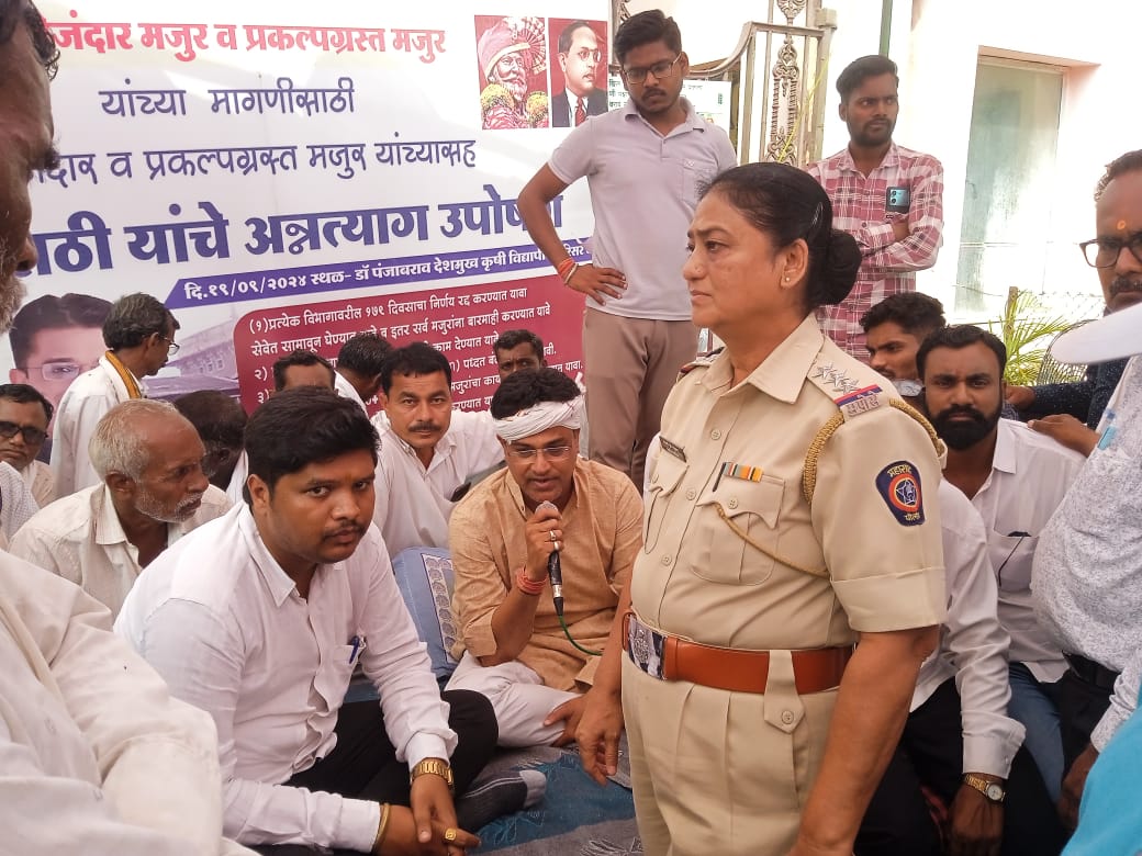 Ravi Rathi's hunger strike in Akola PKV