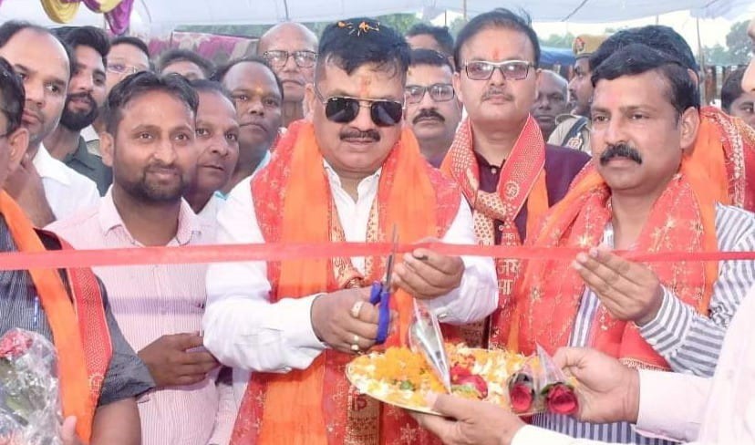 There was a huge crowd of devotees at Maa Shri Tripura Bala Sundari Shaktipeeth in Deoband, Saharanpur