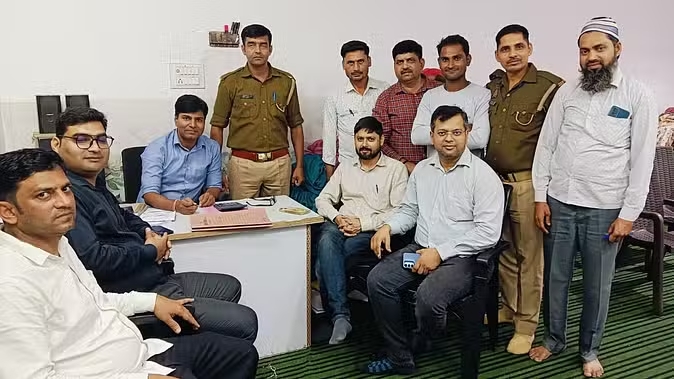 Officers reached Bareilly posing as customers to buy sarees