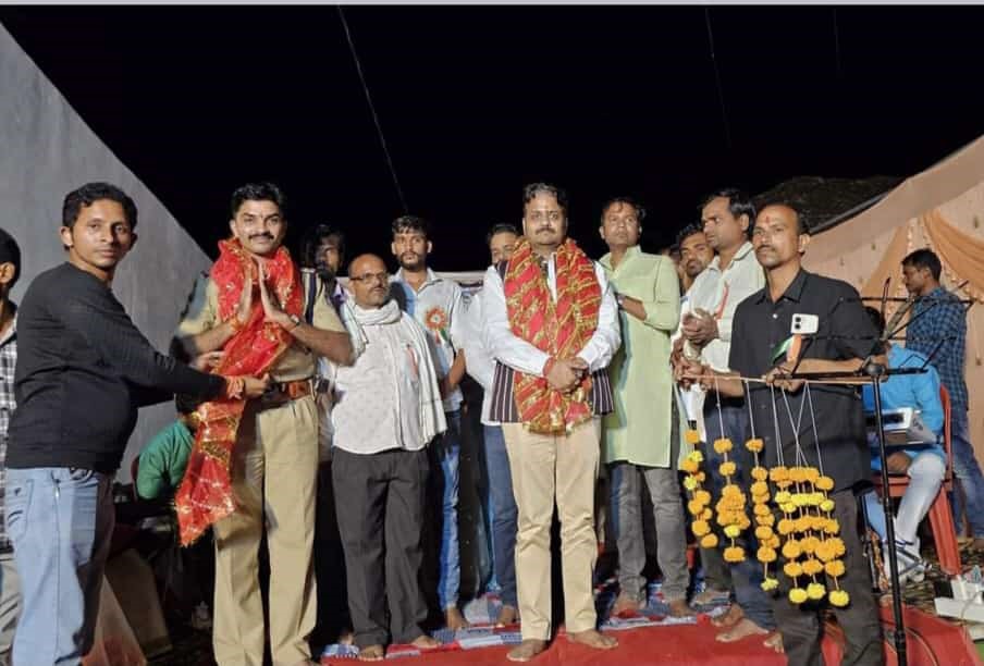 Devi Jagran program was organized in village Mehrapiparia during Navratri under the hospitality of Vaibhav Pawar