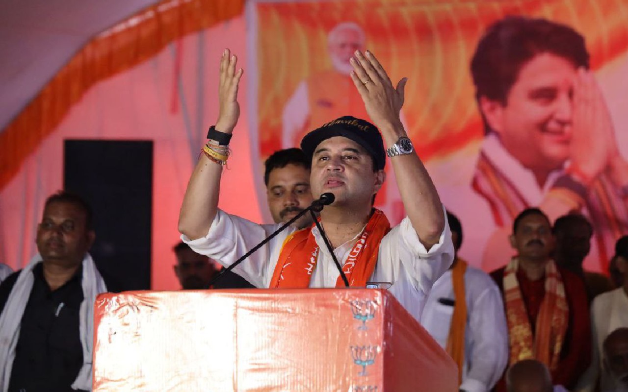 Union Minister Jyotiraditya Scindia reached Pichor to thank the people for his record victory