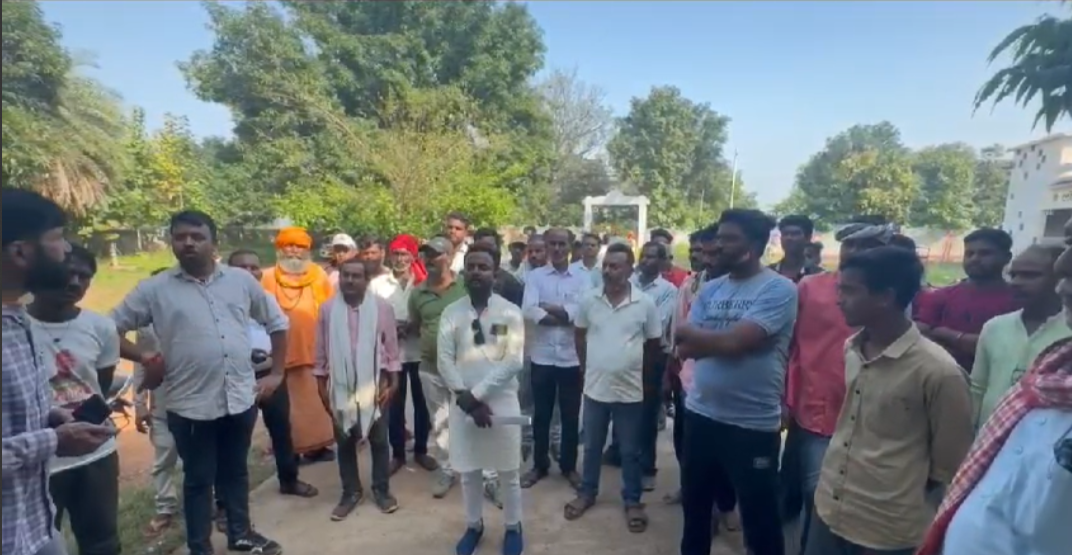 Villagers demonstrated in support of sand mines