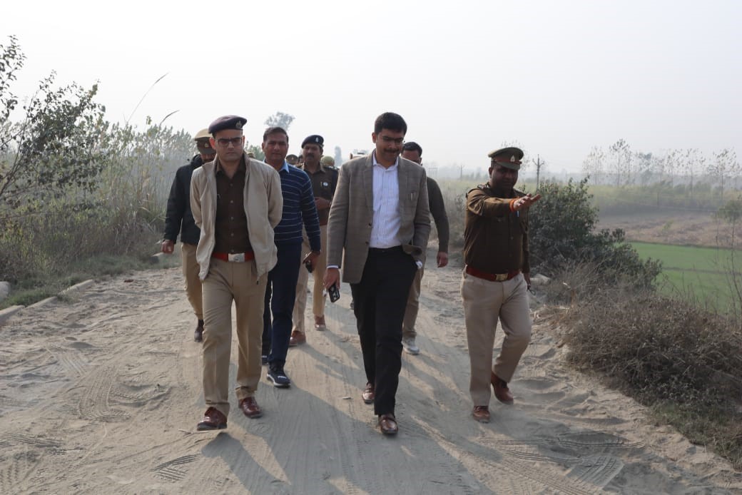 DM and SSP conducted a surprise inspection of Tabar village of Tehsil Nakur with a view to stop illegal mining