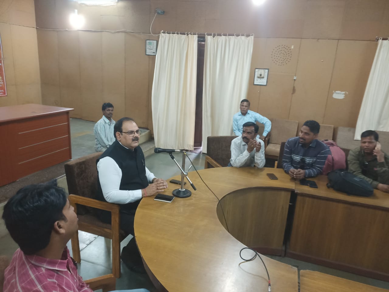 Nilesh Dubey took charge as the new commissioner in the Municipal Corporation