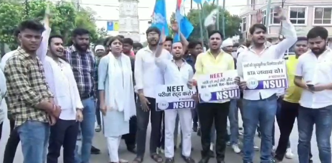 NSUI demonstrated in Gwalior over NEET exam scam
