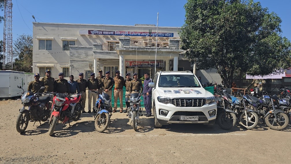 Bijuri police station of Anuppur raided a gambling den