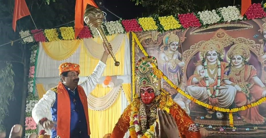 MP swings by lifting the mace with Ram devotee Hanuman