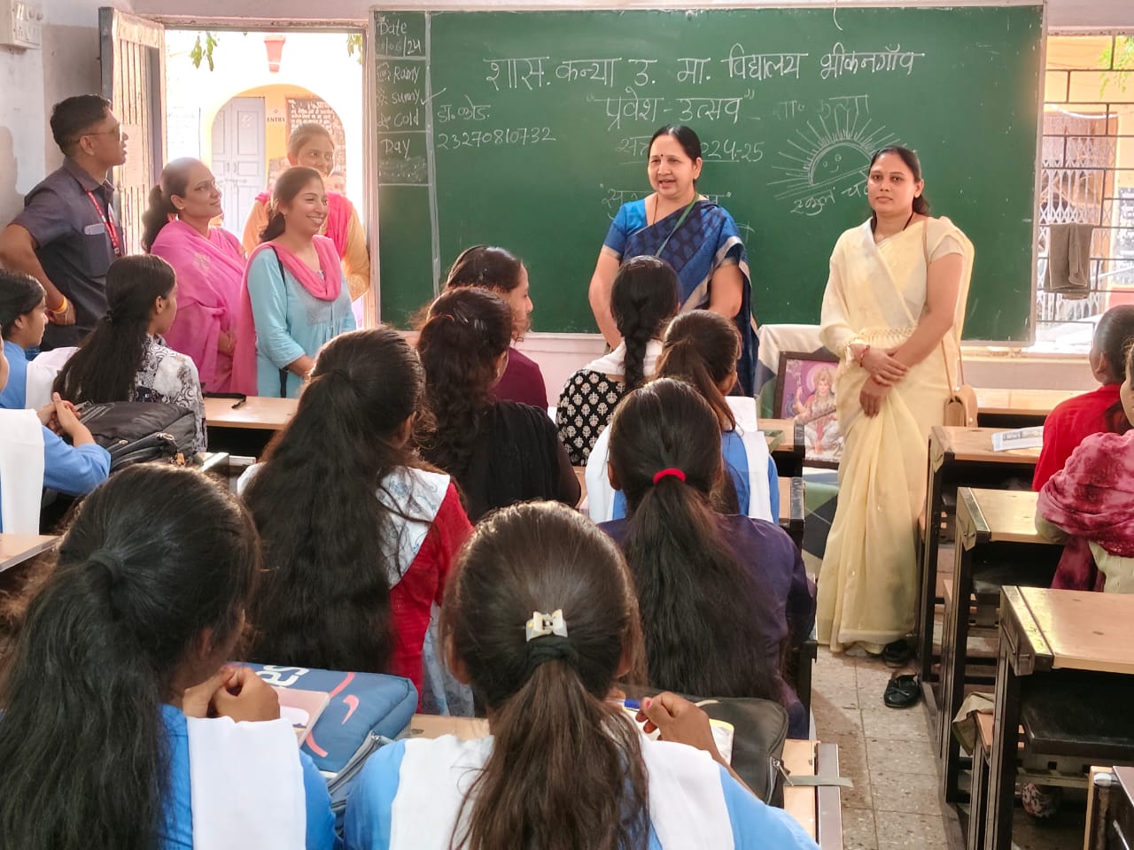 Due to the School Chale Abhiyan, regional MLA Jhuma Solanki became a teacher