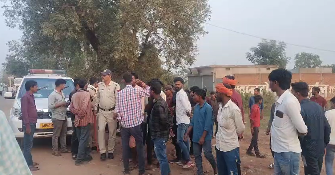 Dispute between sand company and villagers in Barwara of Katni district