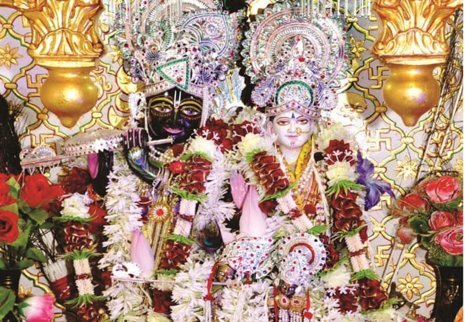 On the coming Wednesday, Lord Krishna, along with Radharani, will ride on a golden chariot and tour the city of Deoband with attractive tableaux and badges