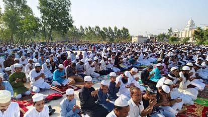 A large number of Muslim community people offered namaz at Eidgah on Bakrid