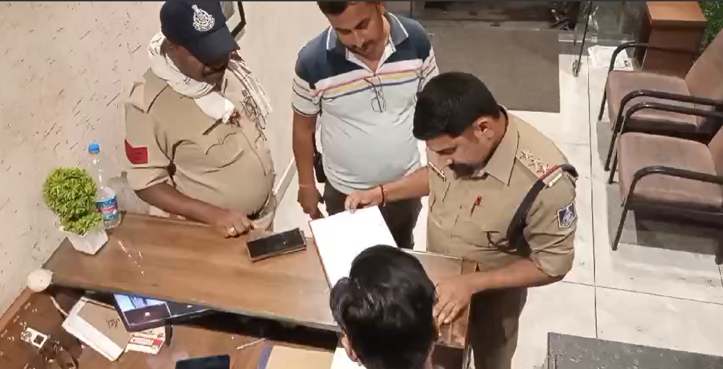 Police went out on surprise check of hotels in the city late night in Katni