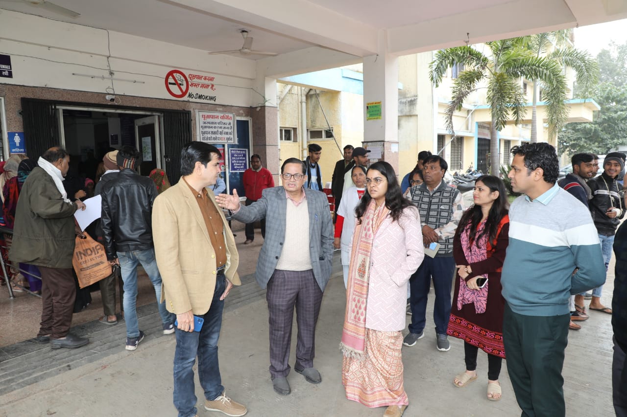 Collector conducted surprise inspection of Shajapur District Hospital today