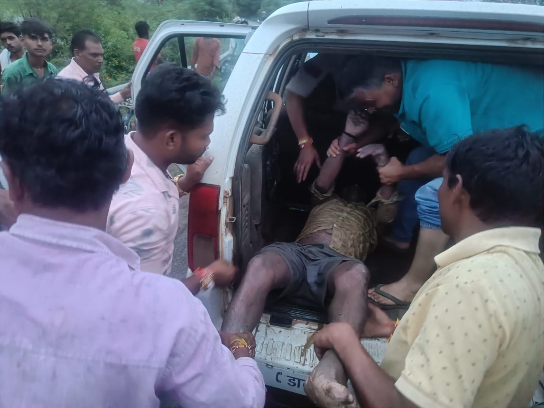 Umariapan police became an angel for the youth who fell in the canal