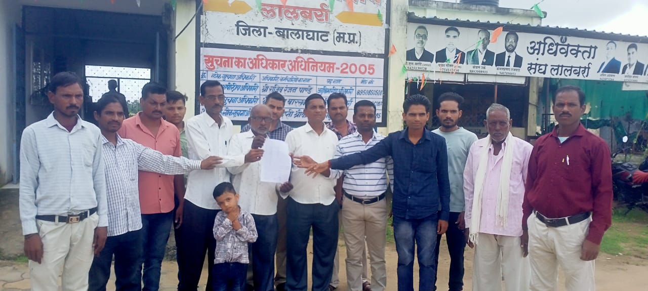 Balaghat, villagers of Bagholi in Lalbarra demanded to free the land in front of the temple from encroachers