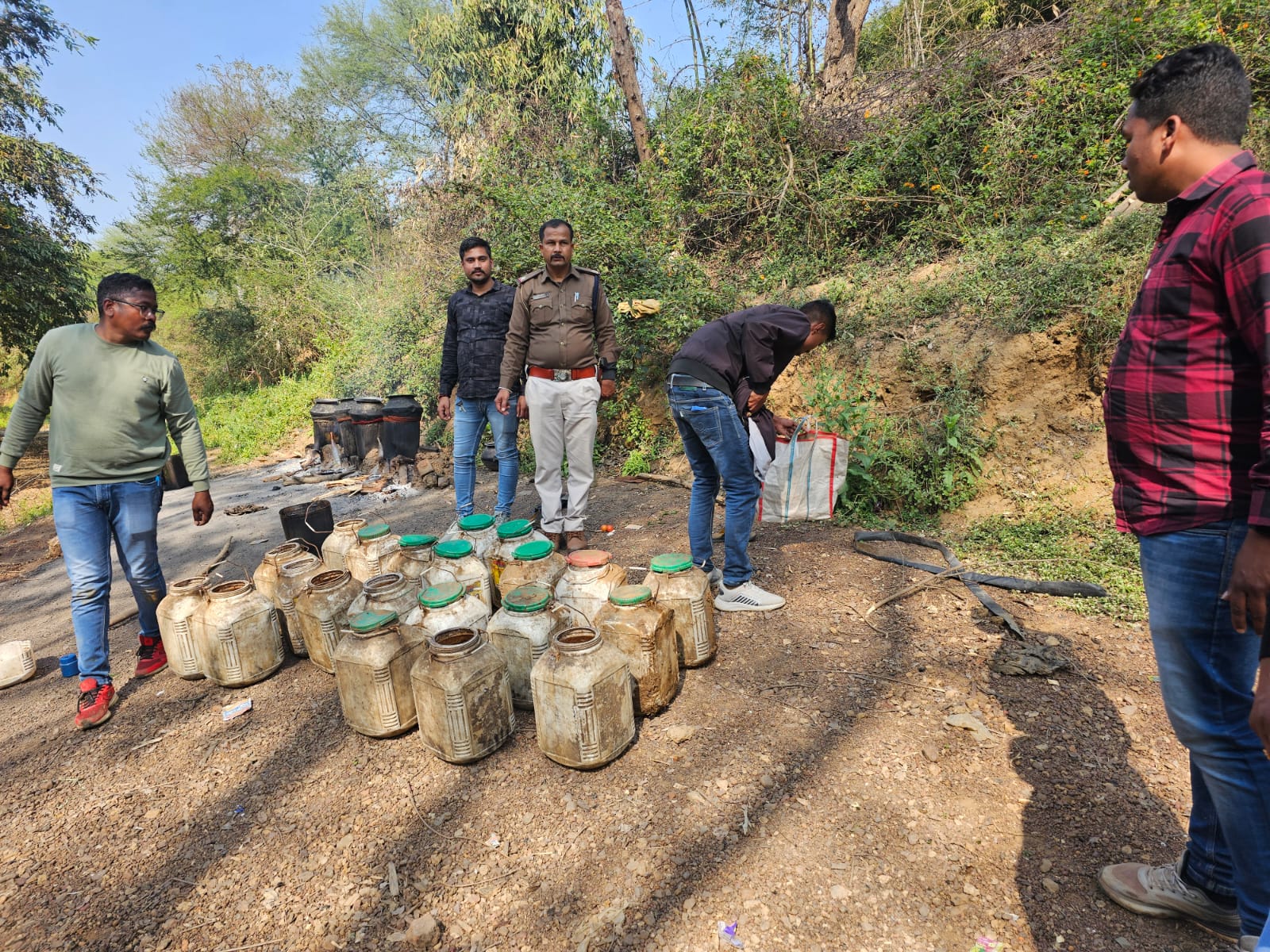 NKJ Police raids the places of illegal raw liquor made from hand kiln