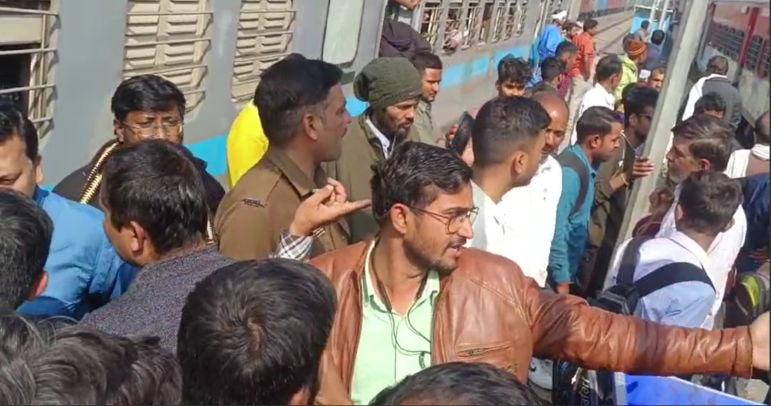 Changed route of Gondia Express running from Katni