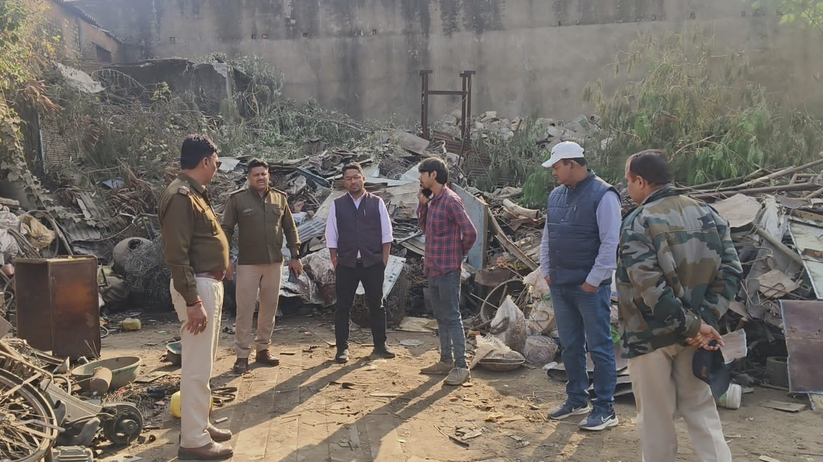 A joint team of Kuthla police and administrative officials inspected the warehouse of junk dealers