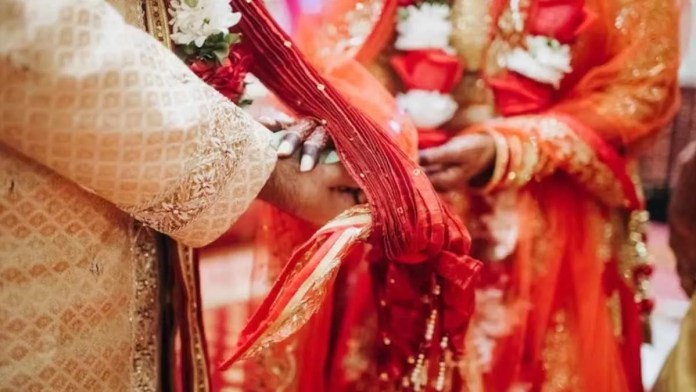 Acquaintance through Instagram, meeting in Bhagwat Katha