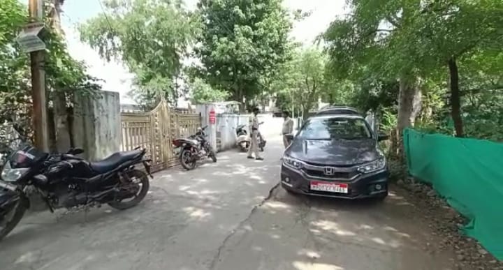 The miscreants blew thousands of rupees from the judge's house
