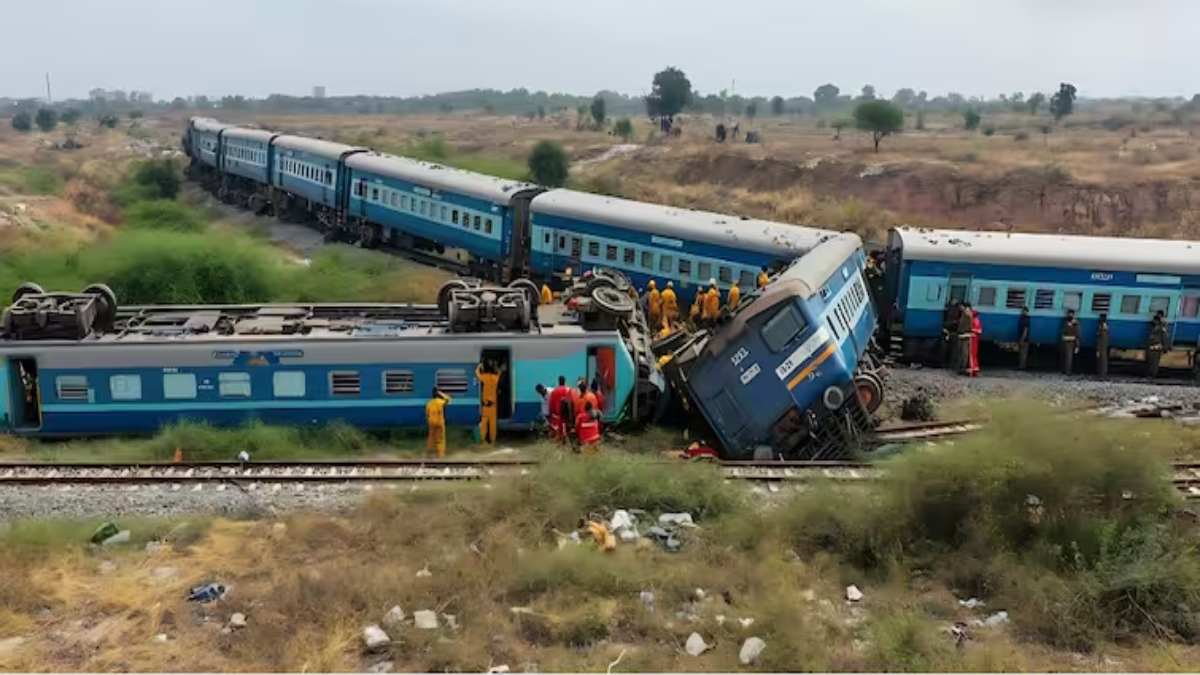Major rail accident in Agartala-Lokmanya Tilak Express in As...