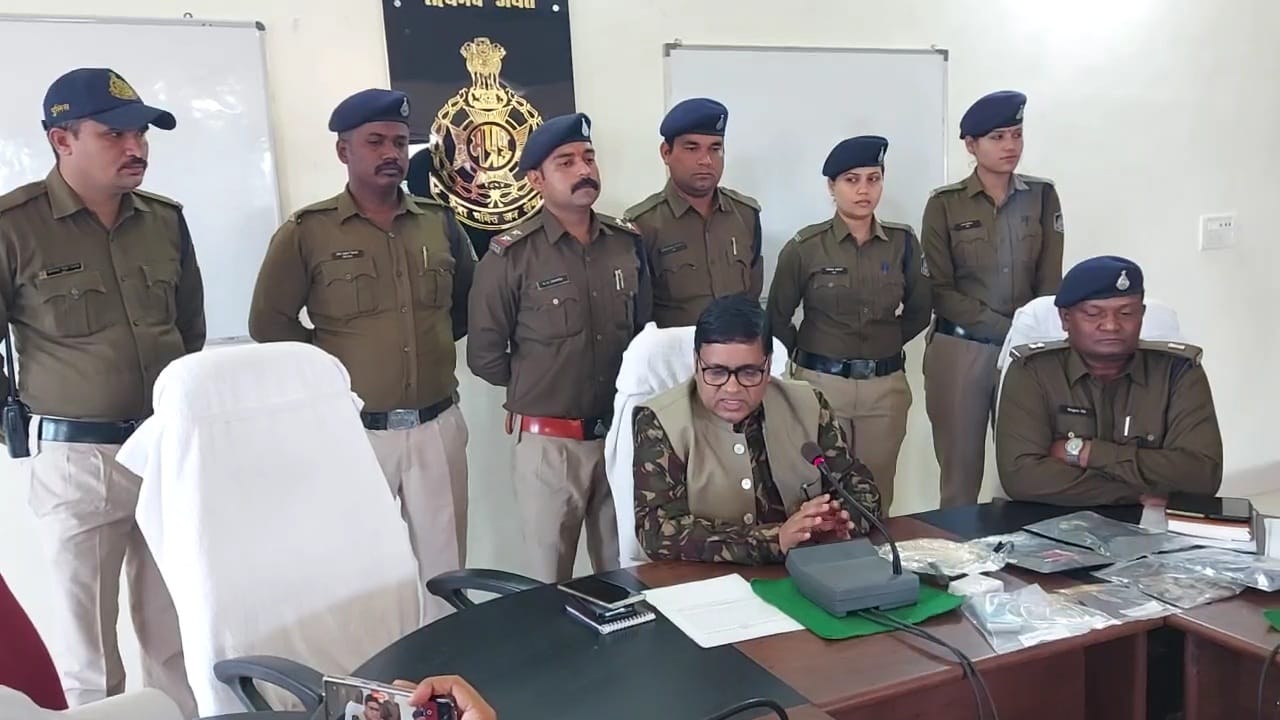UP's interstate thief commits thefts on the pretext of selling peacock feathers gang caught