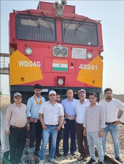 Work of laying new tracks by removing old lines has started on Deoband-Roorkee railway line