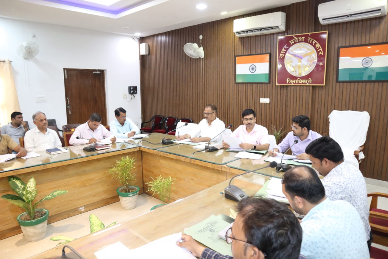 MLA Mukesh Chaudhary and District Magistrate Manish Bansal reviewed the Har Ghar Nal-Har Ghar Jal scheme under Jal Jeevan Mission