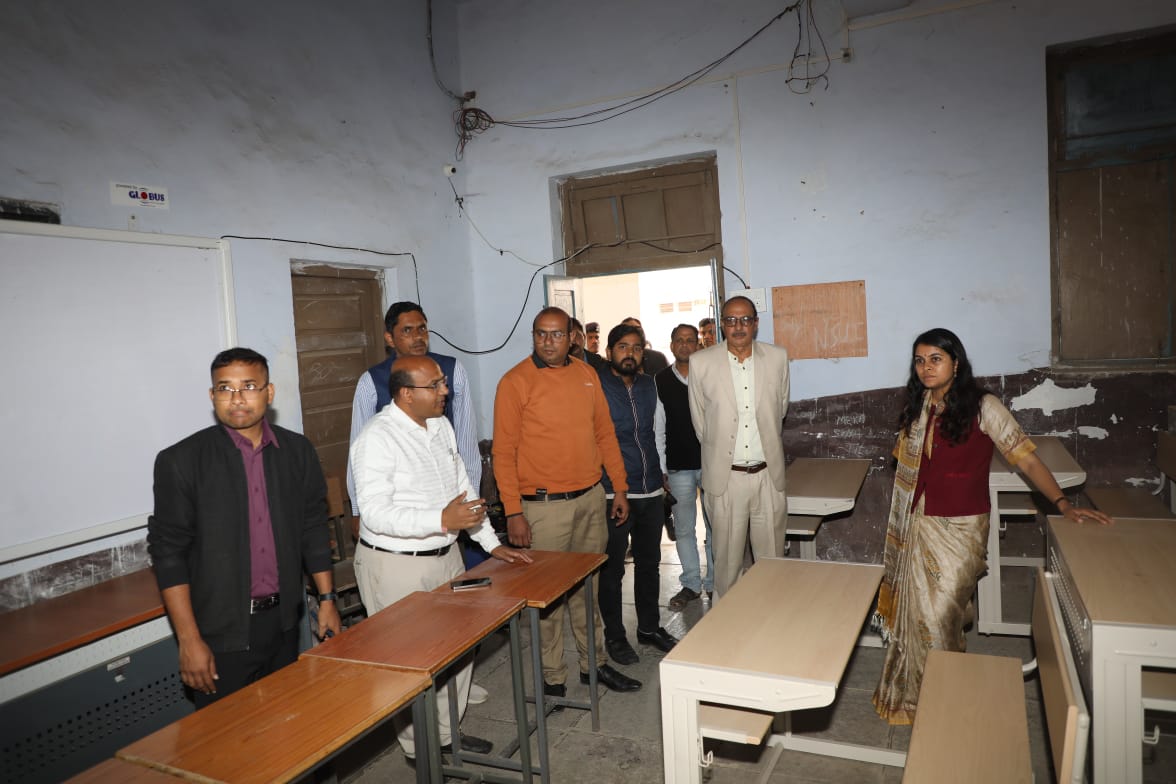 Collector inspected the college in Shajapur