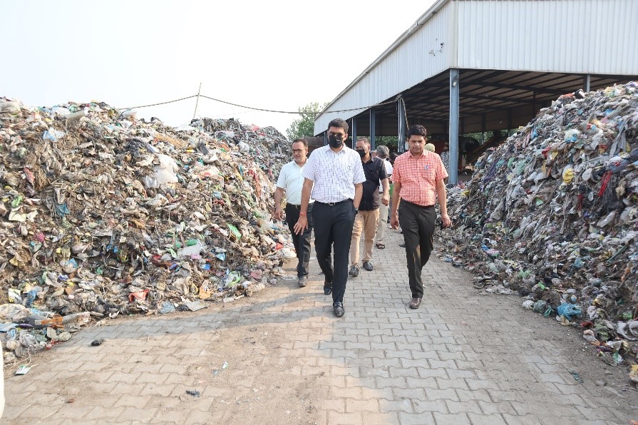 District Magistrate examined the truth of the work of local bodies on the ground