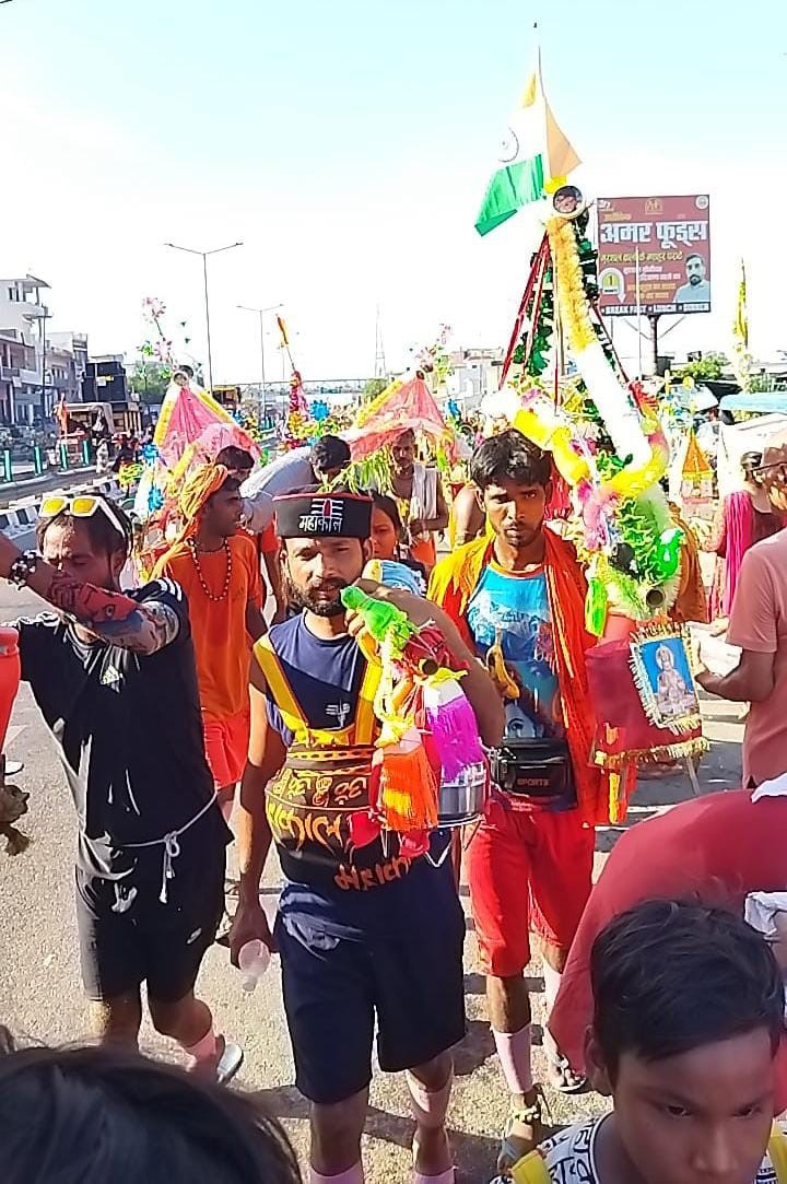 Only Kanwariyas are seen on the roads in Saharanpur