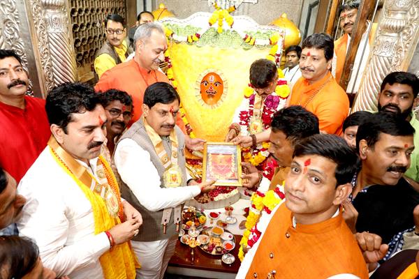 Chief Minister Dr. Mohan Yadav performed darshan and worship at various religious places in Indore.