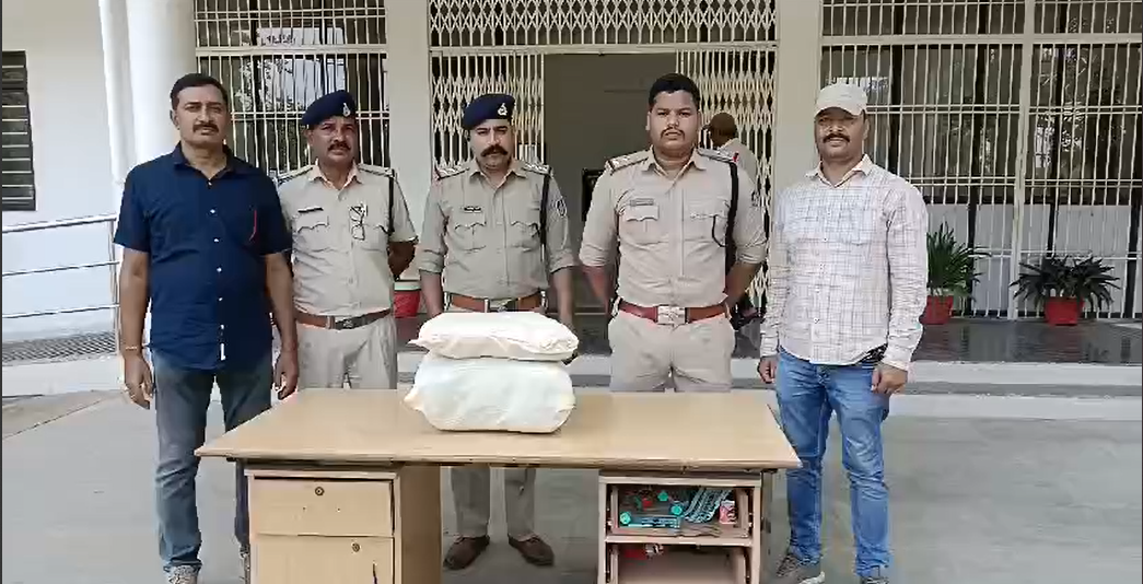 Kotwali police arrested a woman with illegal ganja before selling it