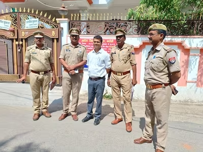 Yogi government's action on mafia continues in Prayagraj