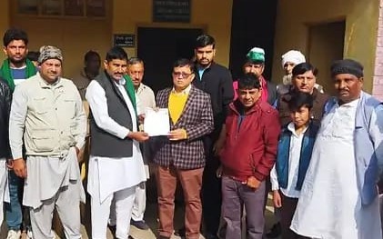 Despite not having electricity connection, Vidyut Nigam sent a bill of more than one lakh rupees to a villager