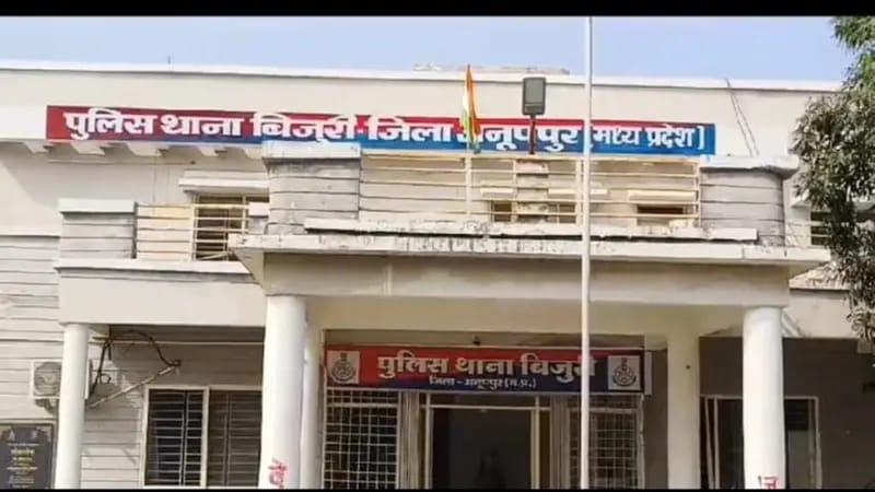 Bijuri police raided a gambling den