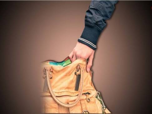 The pesticide seller accused an MR of the company of stealing a bag full of four lakh rupees kept in the shop