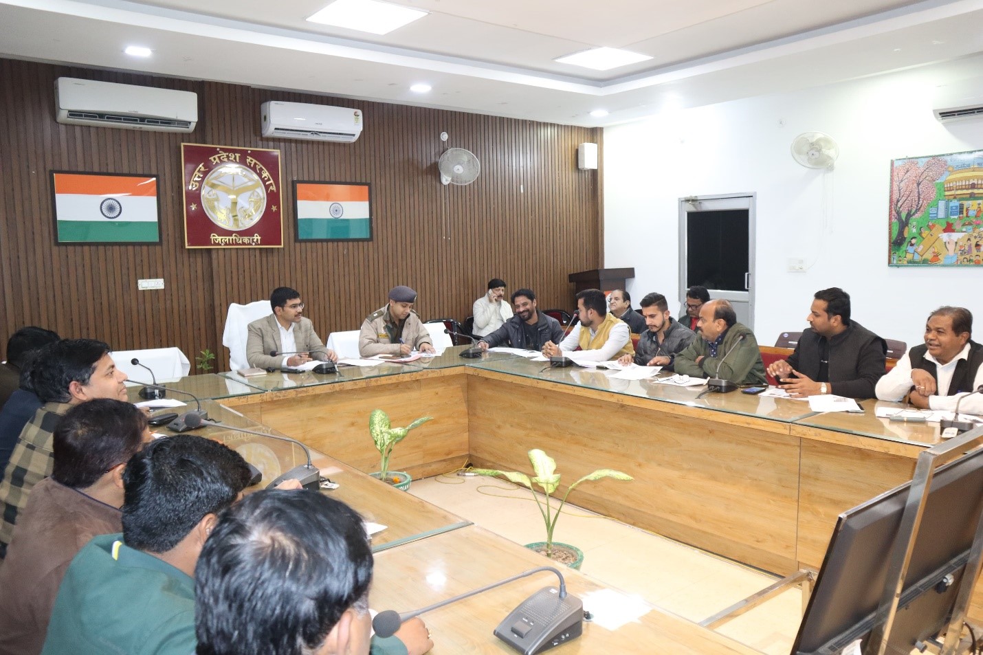 Vyapar Bandhu meeting was organized under the chairmanship of District Magistrate