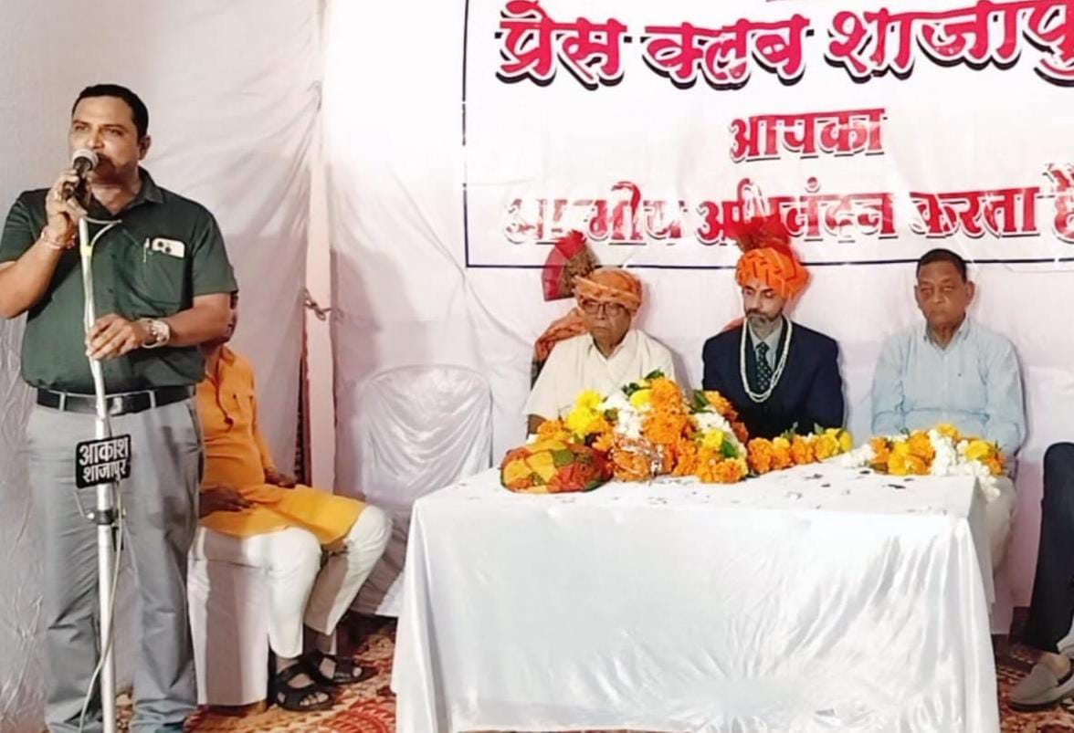 On Teachers' Day, the disciple became the Additional Advocate General and gave Guru Dakshina to his Guru.