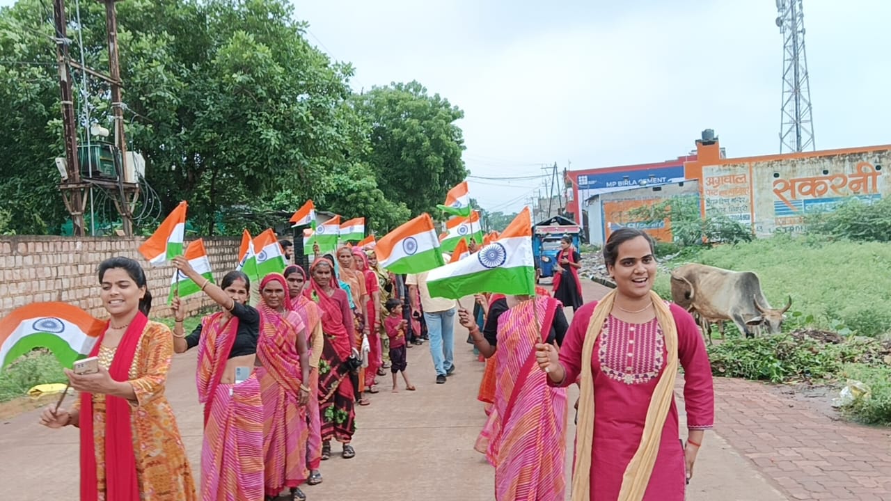 Women's group members held the tricolor in their hands