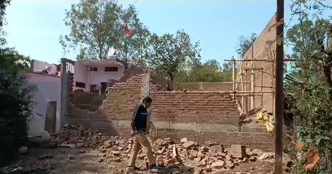 Katni Municipal Corporation is razing illegal constructions