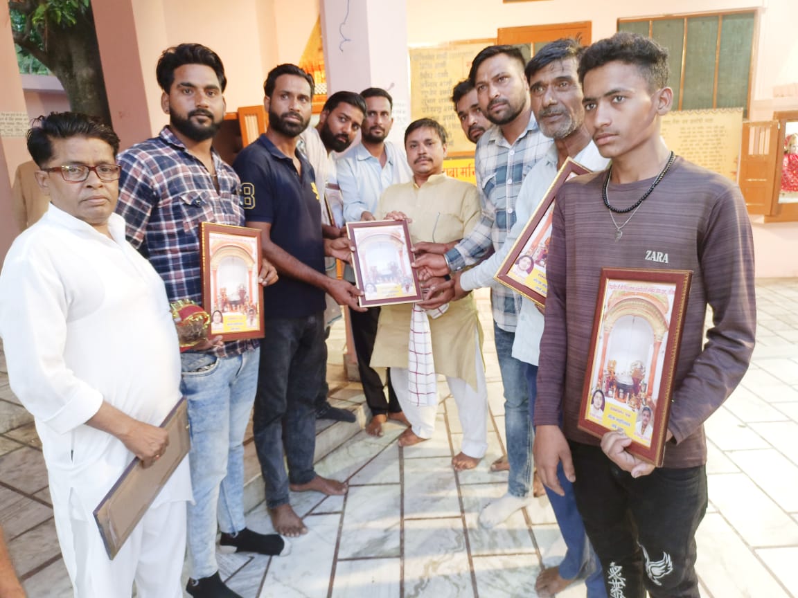 Certificates of honor presented to the fair's servants