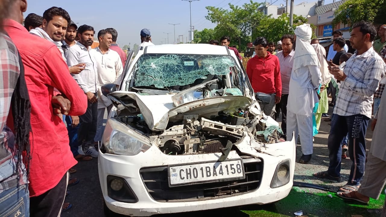The car coming from behind at high speed collided with the bus