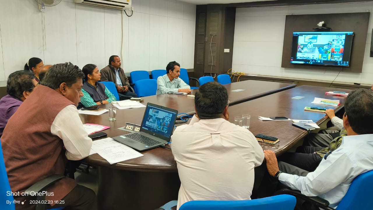 Indore Commissioner held a meeting through video conferencing regarding the proposed program of 29th February.