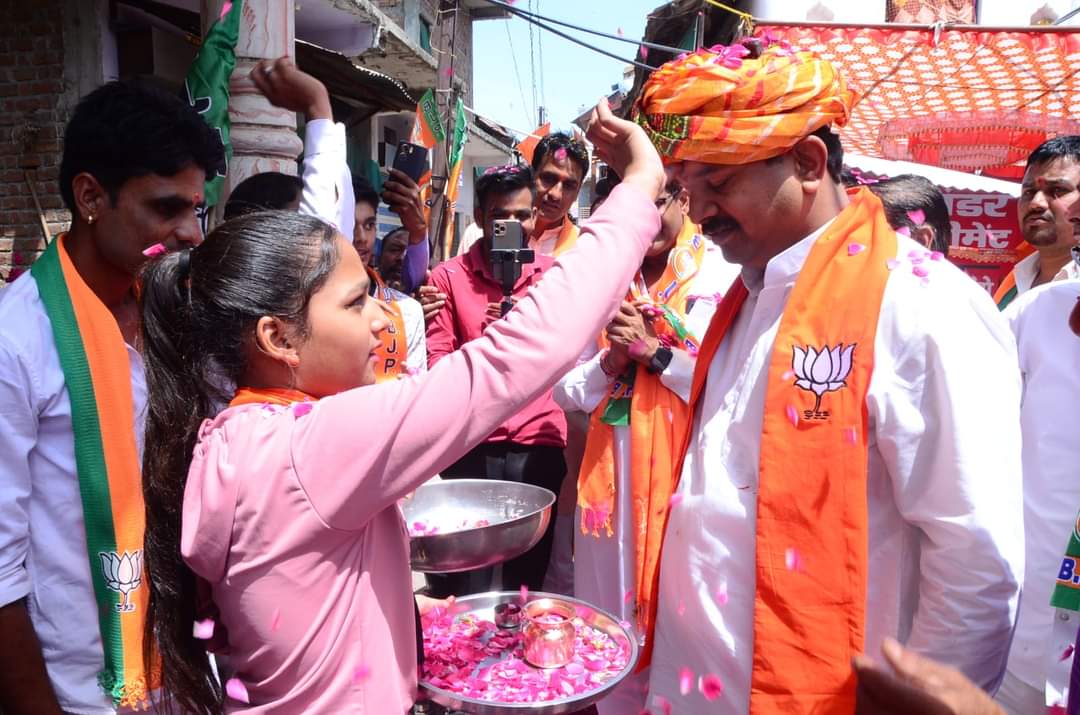 BJP candidate Mahendra Singh Solanki did public relations in Shajapur