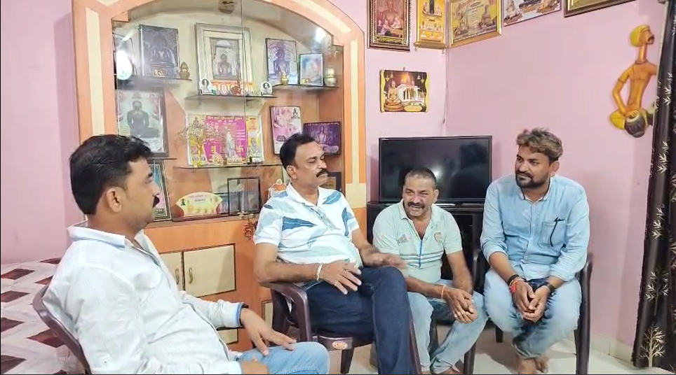 More than 50 lakhs stolen from transport businessman's house