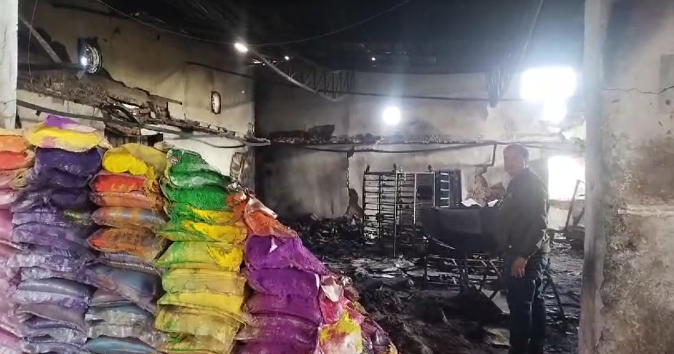 Massive fire due to short circuit of high tension line in Sona Bakery located at Durga Chowk, Katni